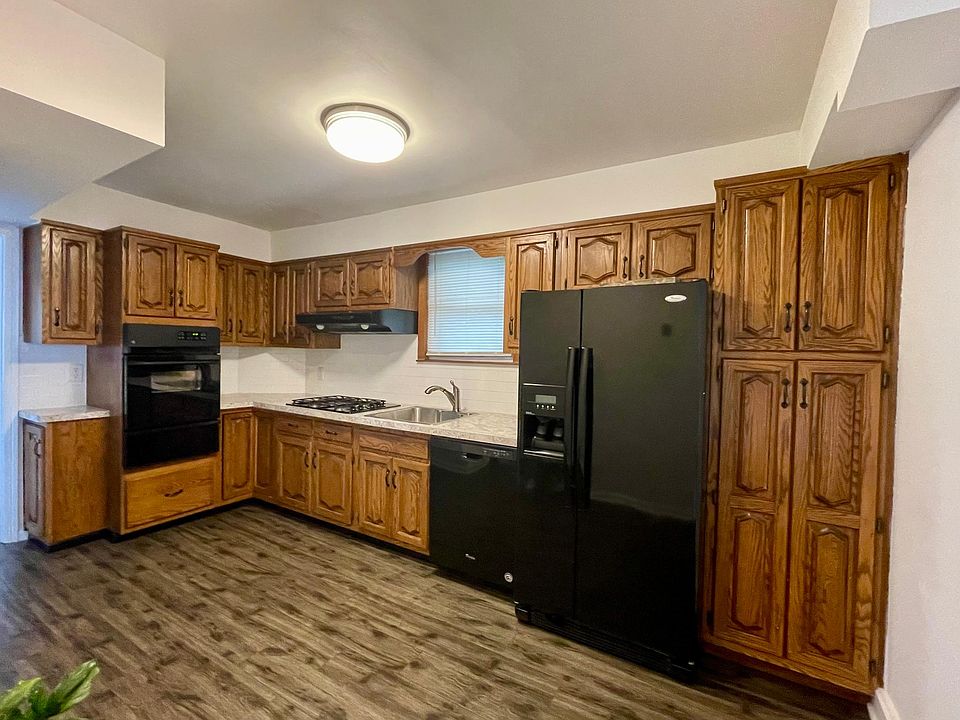 1st image of 64 1/2 Summerfield Pl