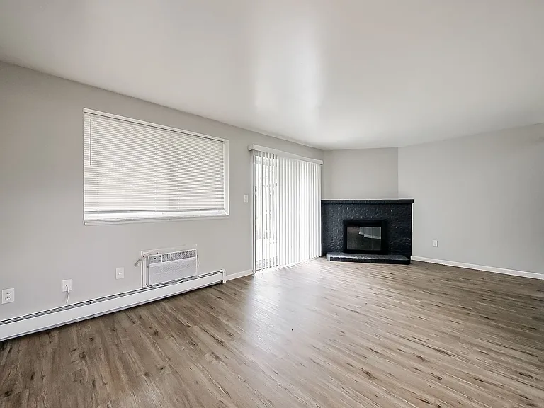 132 Huronview Ct — Photo 8