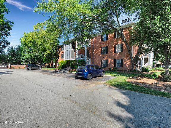 3rd image of 1002 Donard Park Ave