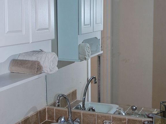 newly tiled vanity