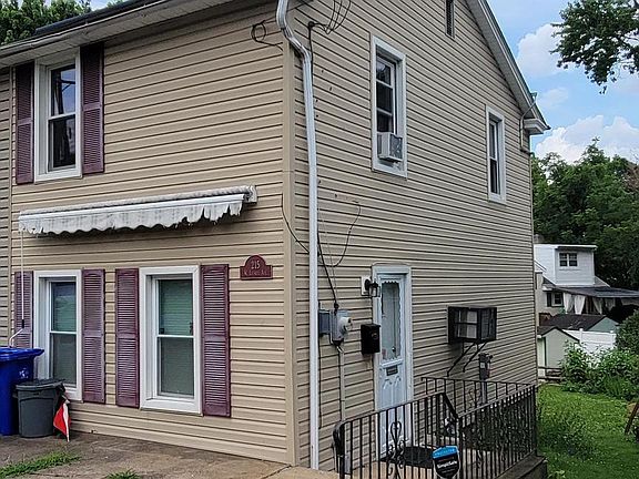 2nd image of 215 W Laurel Ave