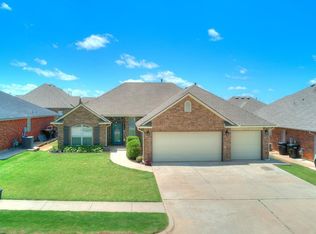 2516 SE 9th St, Moore, OK 73160