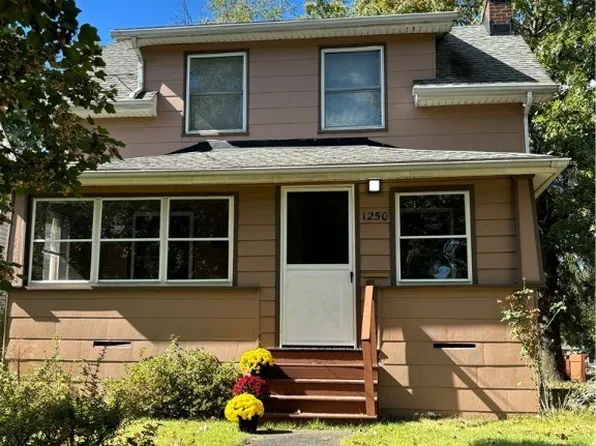 1250 Lily St, Akron, OH 44301