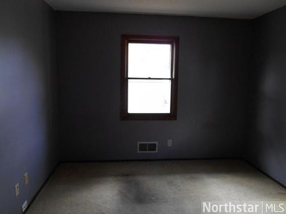 5th image of 2530 Washington St NE