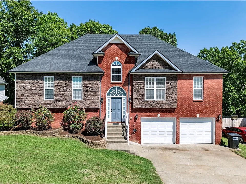 817 E Accipiter Cir