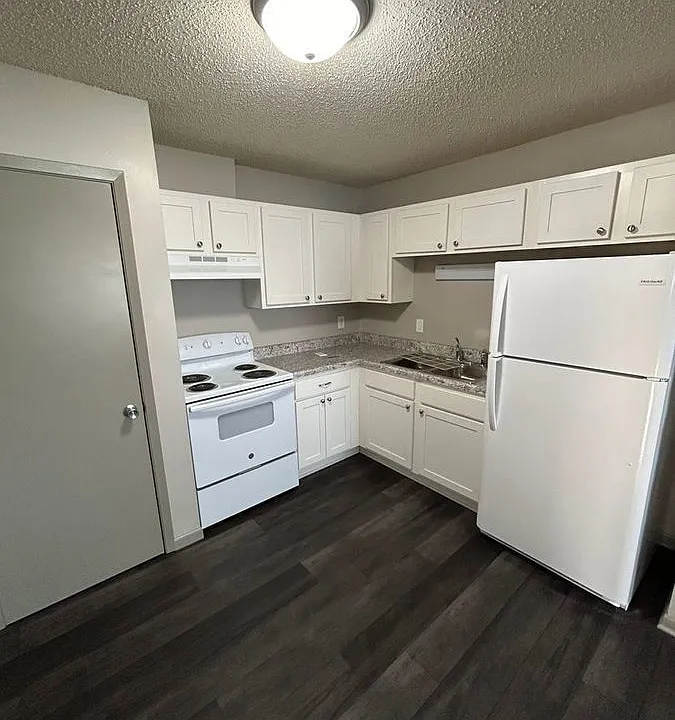 235 Ash St #8