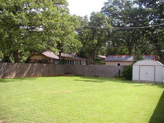 5th image of 1600 Bradley Pl