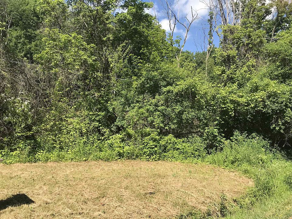 2nd image of 679 Altamont Rd