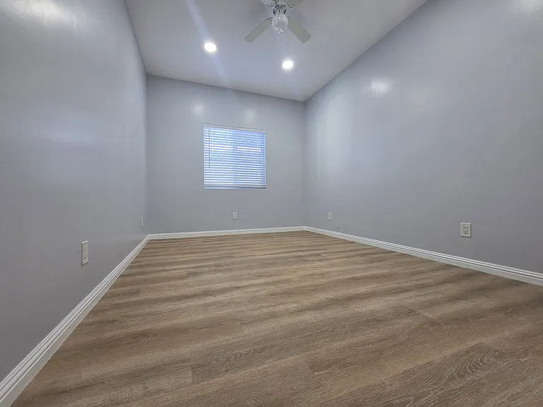 1715 W 64th St #1/4 — Photo 10