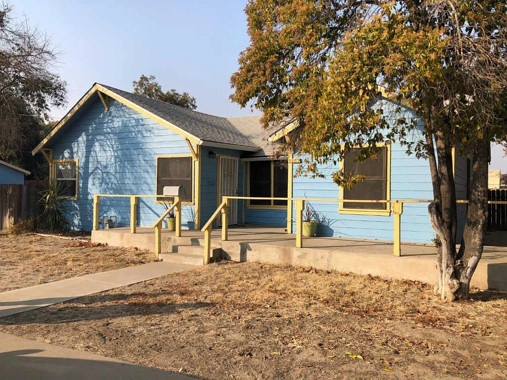 2537 Park St photo 1