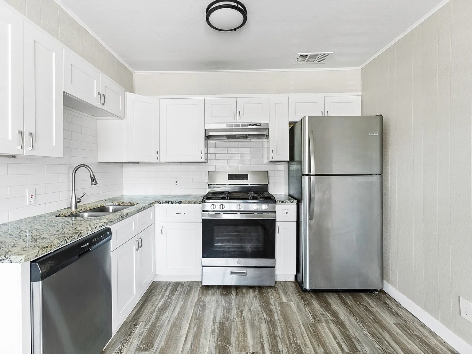 Sundance Apartments — Photo 3