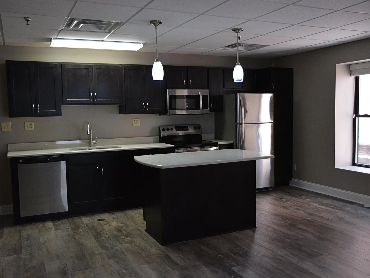 2 bed, 100 sqft, $1,300 — Photo 1