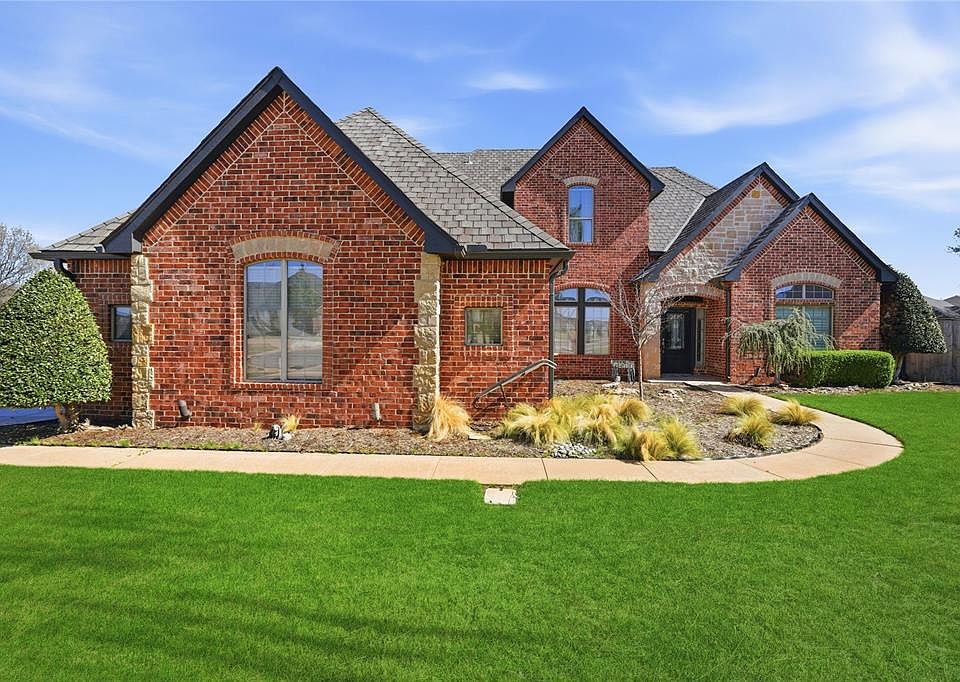 1st image of 408 Mesa Verde Cir