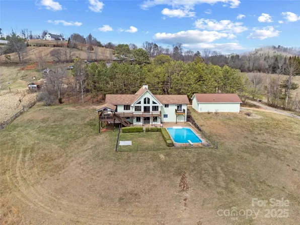 33 Selby Ct, Marshall, NC 28753