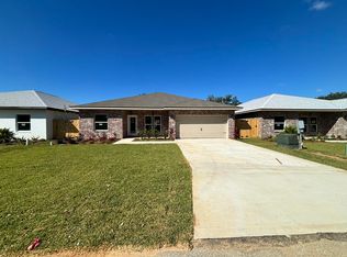 67 4th St, Shalimar, FL 32579