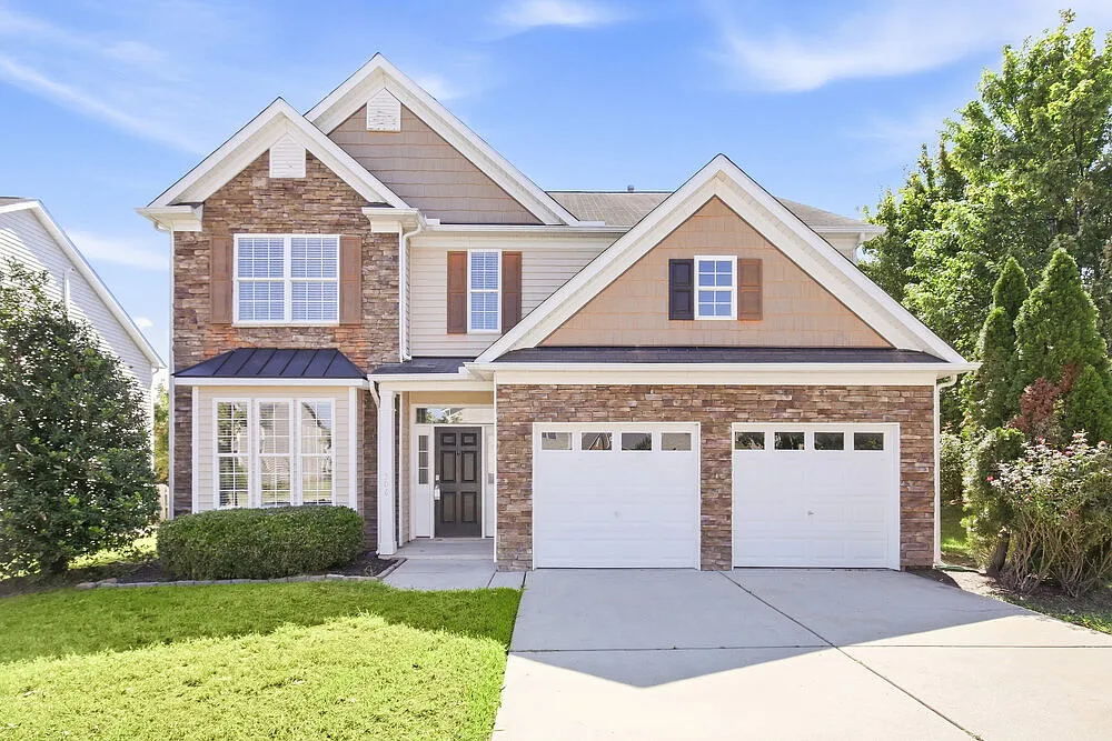 4 bed, 2.5 bath, 2656 sqft, $2,380 — Photo 1