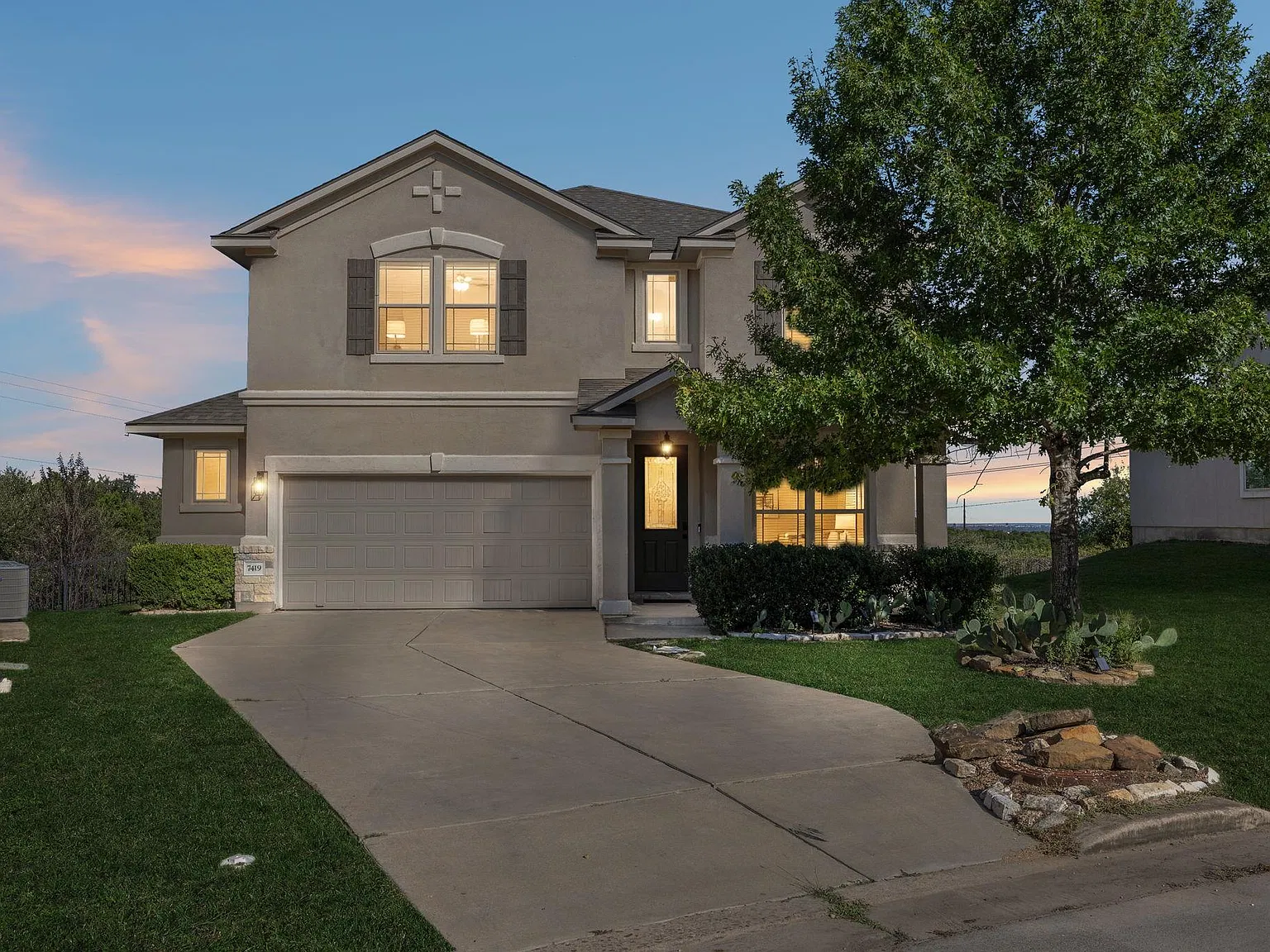 3 bed, 2.5 bath, 2276 sqft, $2,850 — Photo 2
