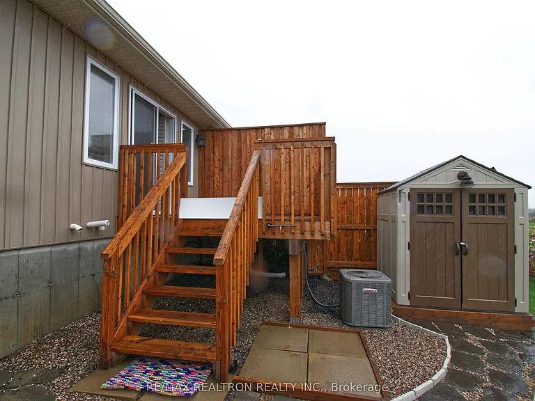 35 Cobblestone St — Photo 36
