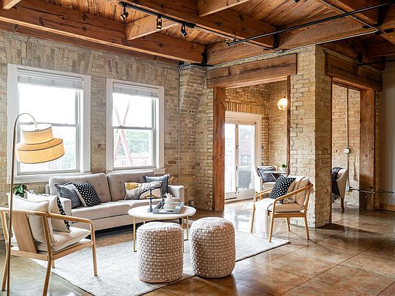 4th image of 904 E Pearson STREET #401