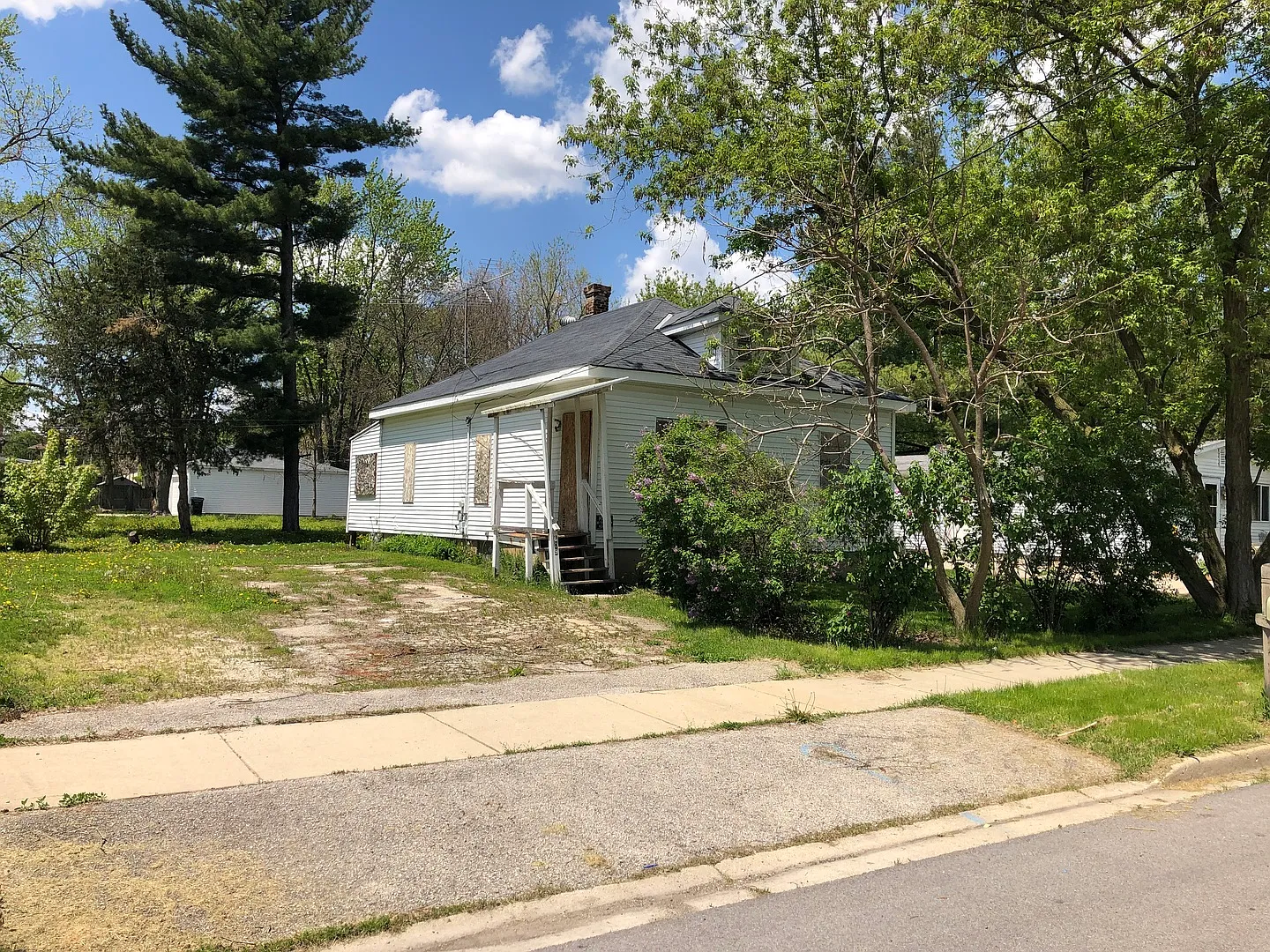 609 N Prairie St photo 1