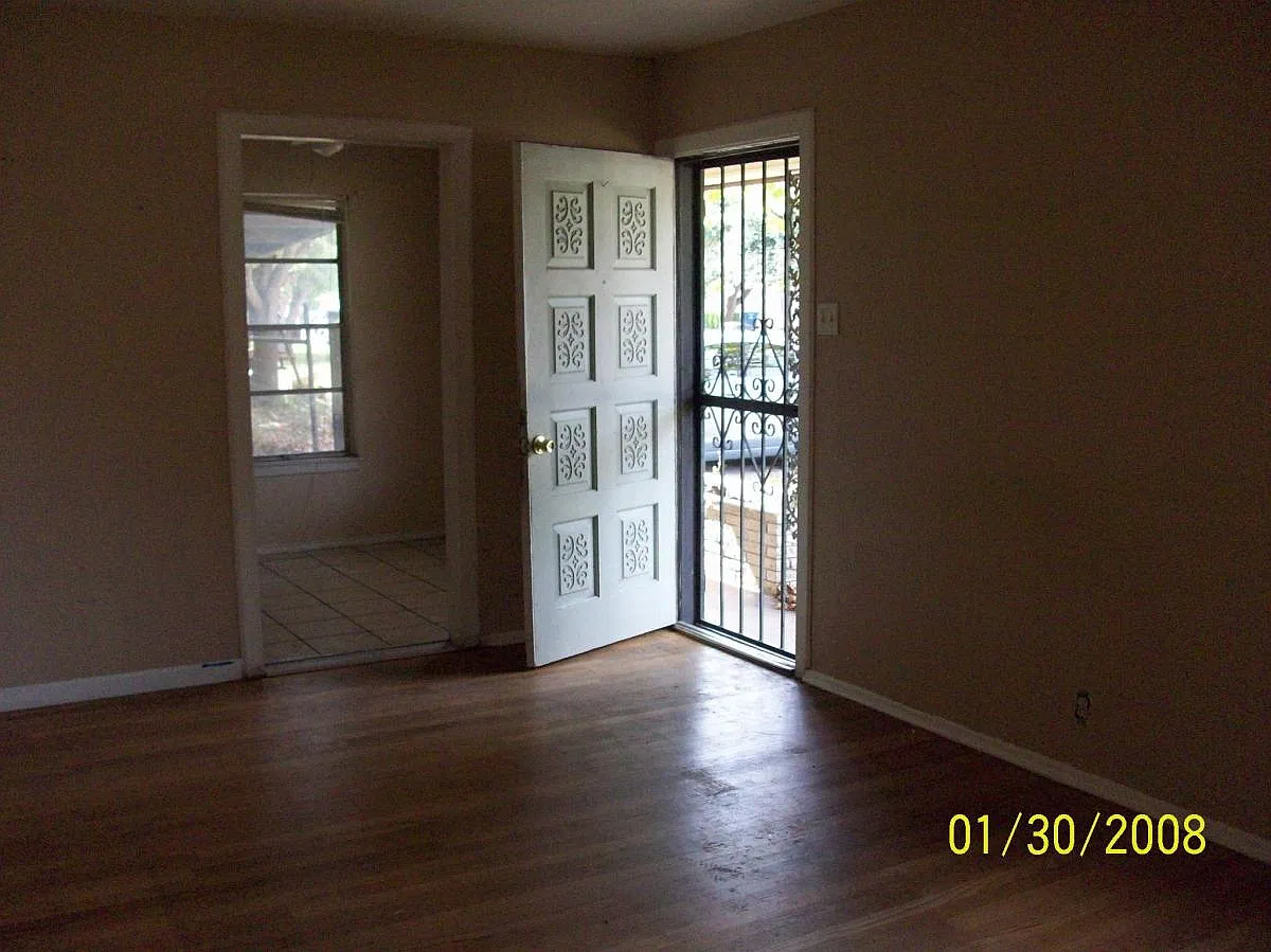 3 bed, 988 sqft, $1,525 — Photo 2
