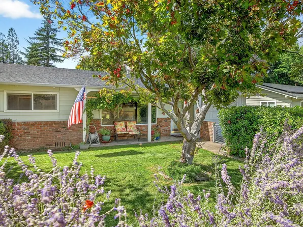 120 Jacoby St, Gold Hill, OR 97525