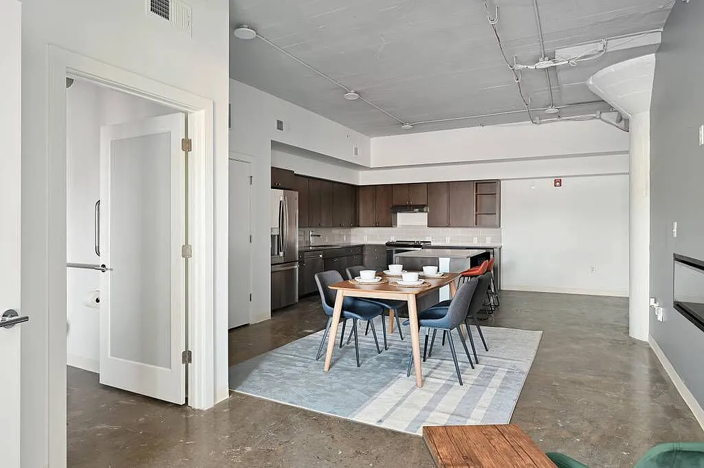 The Monarch Apartments — Photo 2