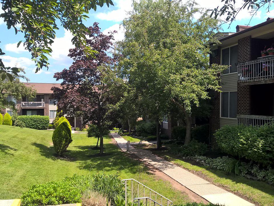 1st image of 138 Country Club Ln