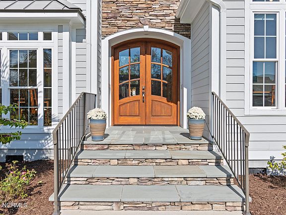 4th image of 2583 Hillsborough Drive