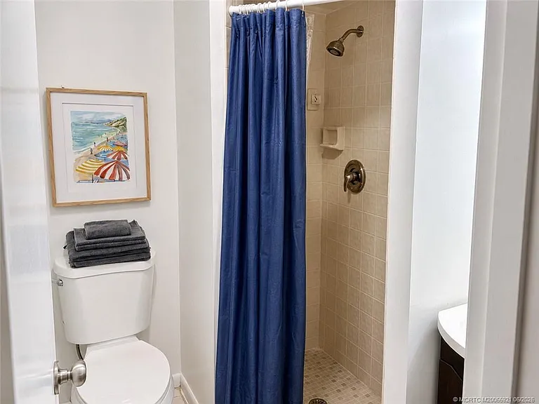 615 NW Oleander St #202 — Photo 15