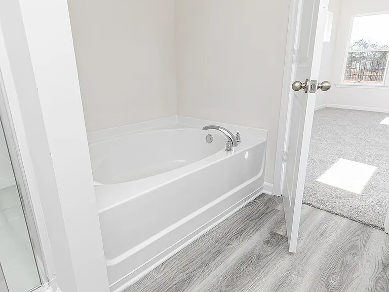 639 Mackenzie Cv — Photo 15