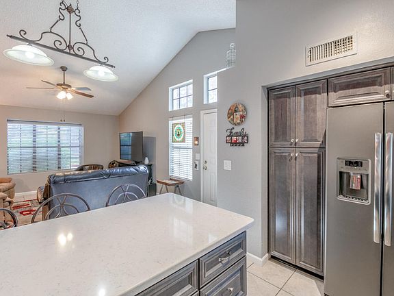3rd image of 921 W University Dr Unit 1017
