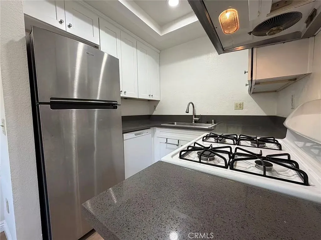2 bed, 828 sqft, $2,600 — Photo 3