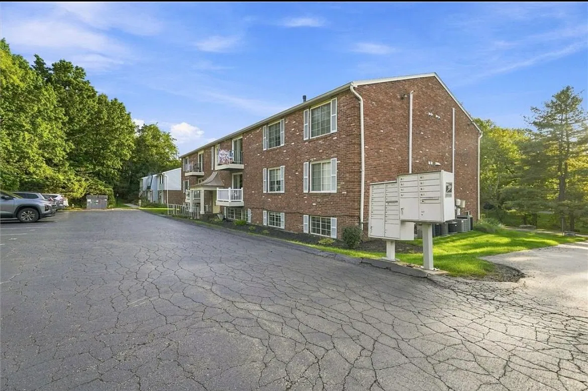 1 bed, 716 sqft, $1,225 — Photo 1
