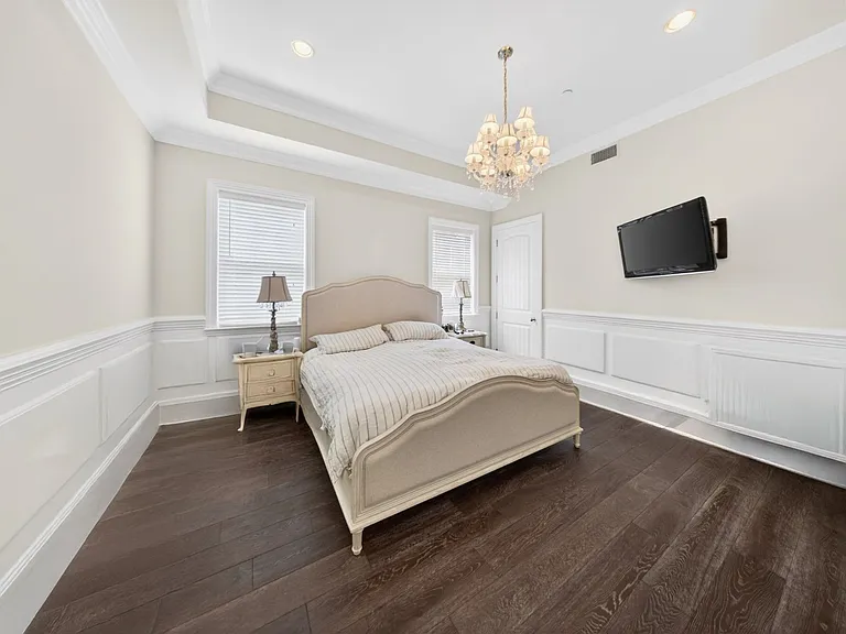 4533 Farmdale Ave — Photo 49