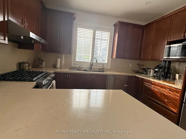 12 Donherb Cres — Photo 6