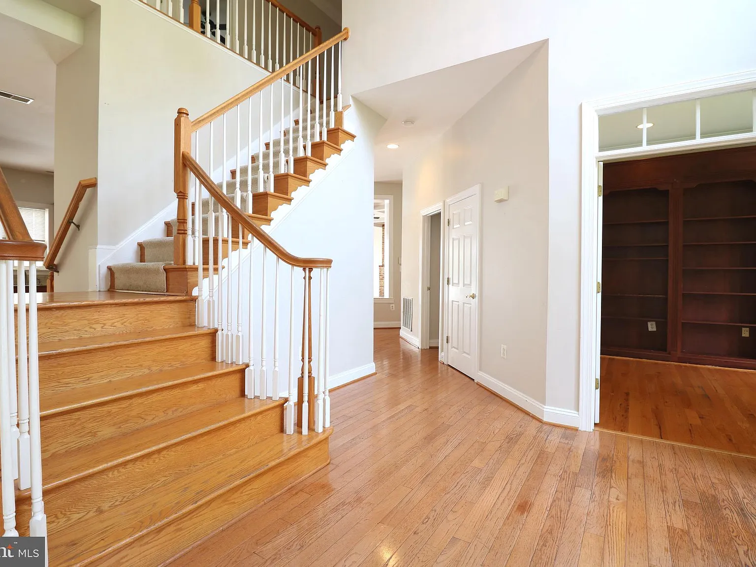 5 bed, 4.5 bath, 5129 sqft, $5,250 — Photo 3