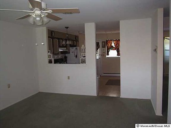 4th image of 23B Edinburgh Ln Unit B