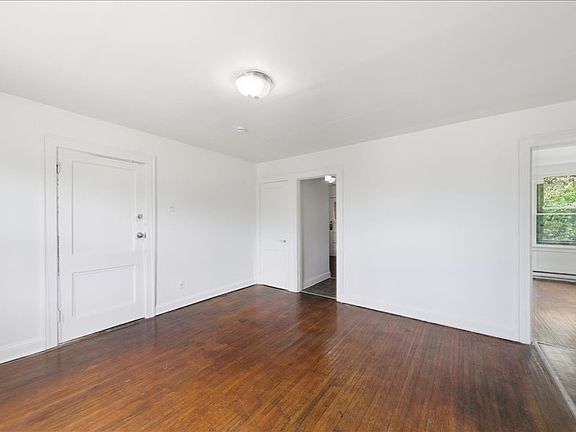 5th image of 3970 Vine St #7