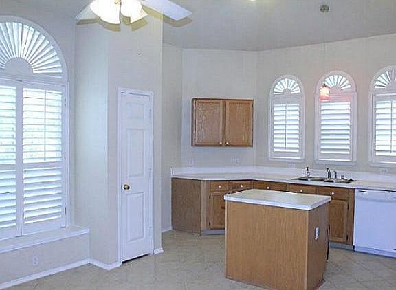 2nd image of 2820 Helen Ln