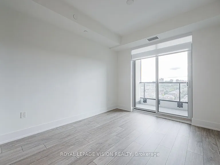858 Dupont St #819 — Photo 12