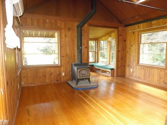 3rd image of 20640 NE Woodinville Duvall Rd