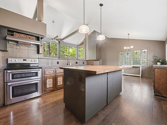 5th image of 150 Timber Dr