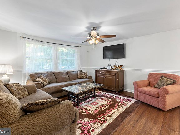 3rd image of 5526 Elder St
