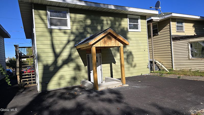 2nd image of 1732 Carrie Street