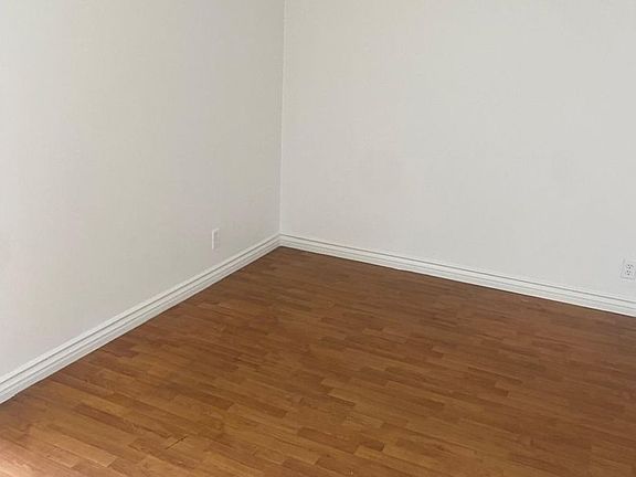 4th image of 285 Moss St Unit 13