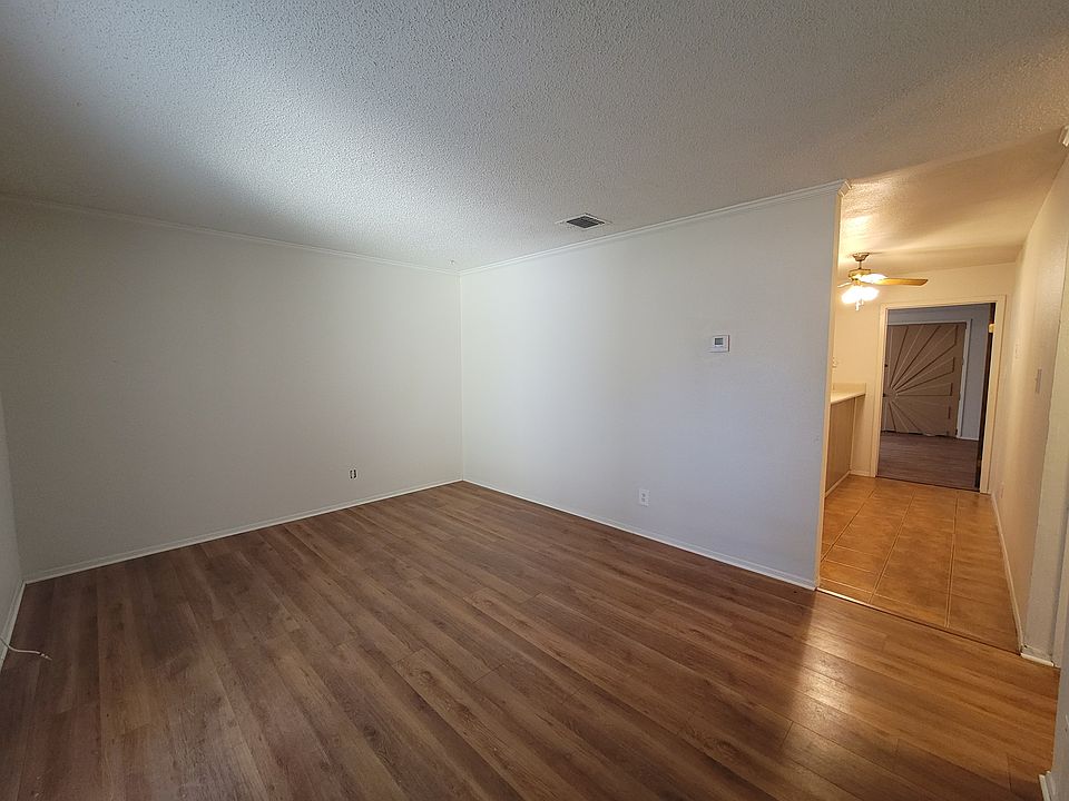 1st image of 1011 Boling Brook St