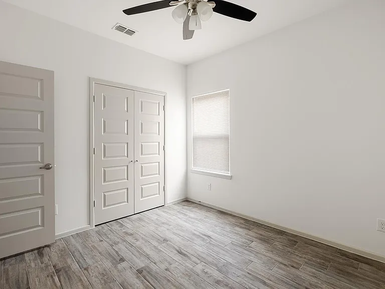 443 Medina Ln #3 — Photo 5