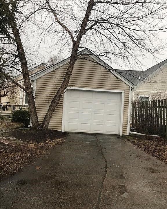 2nd image of 2430 Pearl St