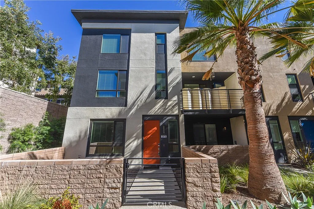 4 bed, 3.5 bath, 2030 sqft, $4,500 — Photo 1